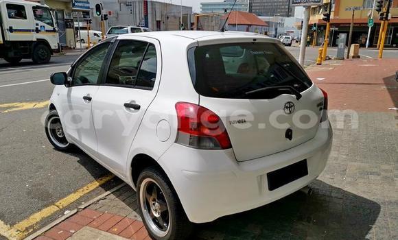 Acheter Occasion Voiture Toyota Yaris Blanc à Windhoek, Namibie Acheter Occasion Voiture Toyota Yaris Blanc à Windhoek, Namibie