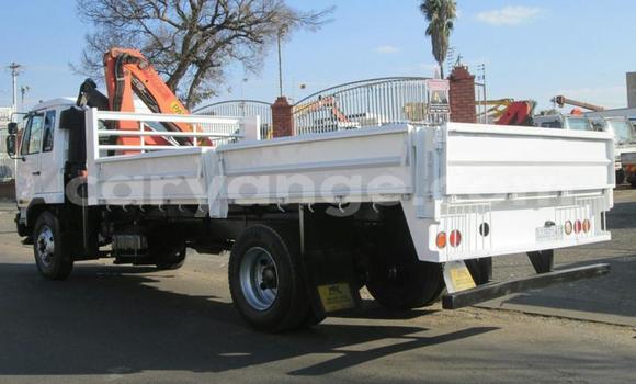 Acheter Occasion Utilitaire Nissan UD Blanc à Karasburg, Karas Acheter Occasion Utilitaire Nissan UD Blanc à Karasburg, Karas