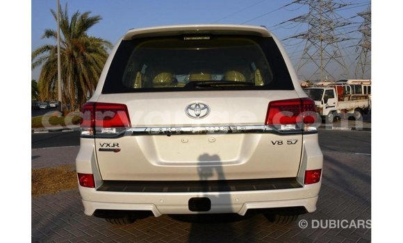 Acheter Import Voiture Toyota Land Cruiser Blanc à Import - Dubai, Namibie Acheter Import Voiture Toyota Land Cruiser Blanc à Import - Dubai, Namibie