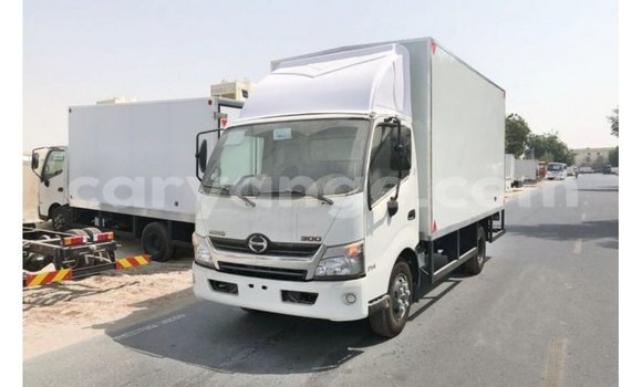 Acheter Import Utilitaire Hino 300 Series Blanc à Import - Dubai, Namibie Acheter Import Utilitaire Hino 300 Series Blanc à Import - Dubai, Namibie