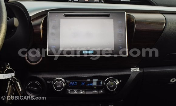 Acheter Import Voiture Toyota Hilux Blanc à Import - Dubai, Namibie Acheter Import Voiture Toyota Hilux Blanc à Import - Dubai, Namibie