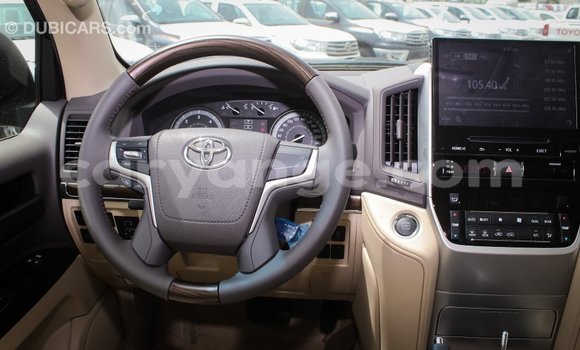 Acheter Import Voiture Toyota Land Cruiser Noir à Import - Dubai, Namibie Acheter Import Voiture Toyota Land Cruiser Noir à Import - Dubai, Namibie