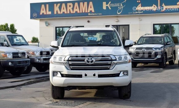 Acheter Import Voiture Toyota Land Cruiser Blanc à Import - Dubai, Namibie Acheter Import Voiture Toyota Land Cruiser Blanc à Import - Dubai, Namibie