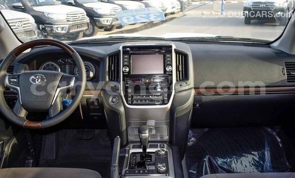 Acheter Import Voiture Toyota Land Cruiser Blanc à Import - Dubai, Namibie Acheter Import Voiture Toyota Land Cruiser Blanc à Import - Dubai, Namibie