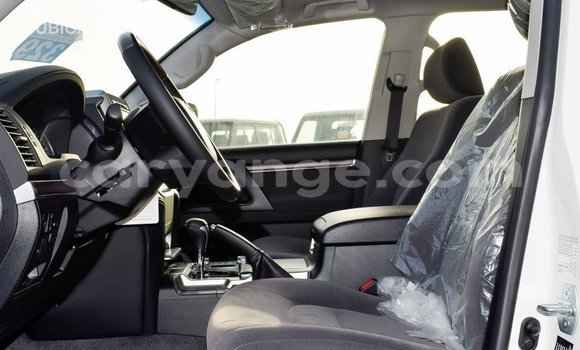 Acheter Import Voiture Toyota Land Cruiser Blanc à Import - Dubai, Namibie Acheter Import Voiture Toyota Land Cruiser Blanc à Import - Dubai, Namibie