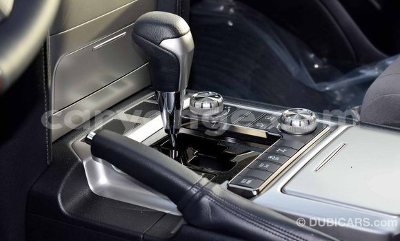 Acheter Import Voiture Toyota Land Cruiser Blanc à Import - Dubai, Namibie Acheter Import Voiture Toyota Land Cruiser Blanc à Import - Dubai, Namibie