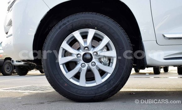 Acheter Import Voiture Toyota Land Cruiser Blanc à Import - Dubai, Namibie Acheter Import Voiture Toyota Land Cruiser Blanc à Import - Dubai, Namibie