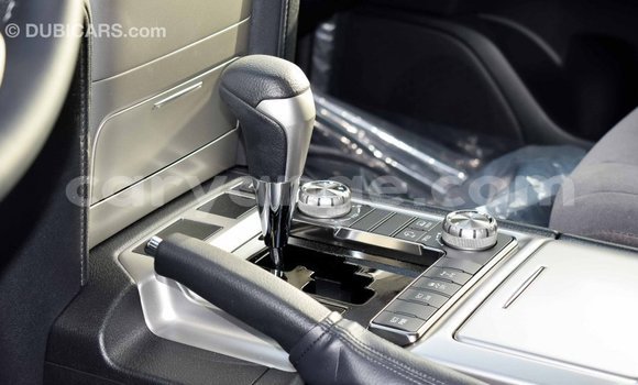 Acheter Import Voiture Toyota Land Cruiser Noir à Import - Dubai, Namibie Acheter Import Voiture Toyota Land Cruiser Noir à Import - Dubai, Namibie