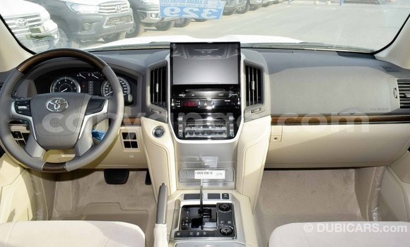 Acheter Import Voiture Toyota Land Cruiser Blanc à Import - Dubai, Namibie Acheter Import Voiture Toyota Land Cruiser Blanc à Import - Dubai, Namibie