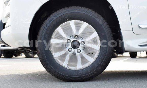 Acheter Import Voiture Toyota Land Cruiser Blanc à Import - Dubai, Namibie Acheter Import Voiture Toyota Land Cruiser Blanc à Import - Dubai, Namibie