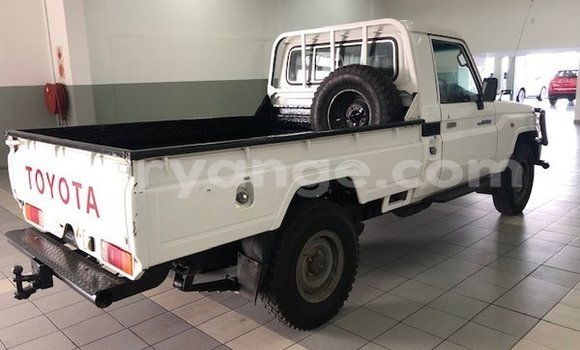 Buy Used Toyota Land Cruiser White Car in Windhoek in Namibia Buy Used Toyota Land Cruiser White Car in Windhoek in Namibia