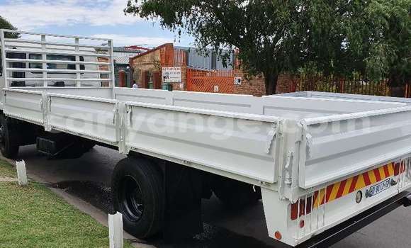 Acheter Occasion Utilitaire Nissan UD Blanc à Grootfontein, Namibie Acheter Occasion Utilitaire Nissan UD Blanc à Grootfontein, Namibie