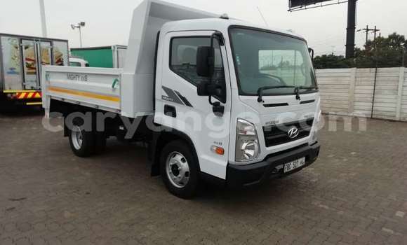 Buy Used Hyundai H200 White Truck in Henties Bay in Erongo