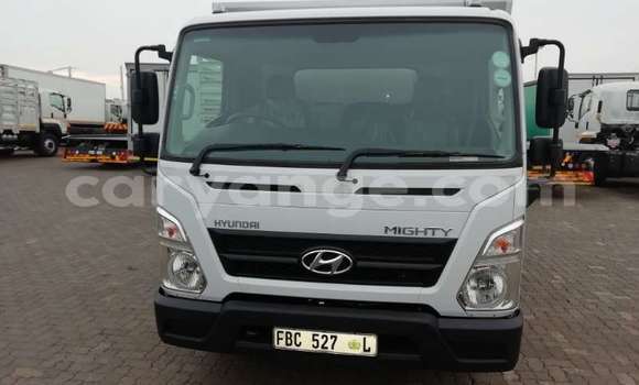 Buy Used Hyundai H200 White Truck in Henties Bay in Erongo Buy Used Hyundai H200 White Truck in Henties Bay in Erongo