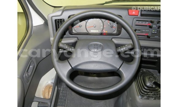 Acheter Import Voiture Toyota Coaster Blanc à Import - Dubai, Namibie Acheter Import Voiture Toyota Coaster Blanc à Import - Dubai, Namibie