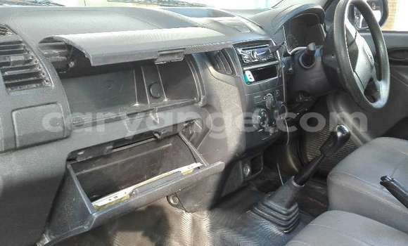 Acheter Occasion Voiture Isuzu KB Noir à Windhoek, Namibie Acheter Occasion Voiture Isuzu KB Noir à Windhoek, Namibie