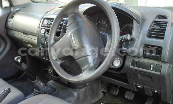 Acheter Occasion Voiture Isuzu KB Noir à Windhoek, Namibie Acheter Occasion Voiture Isuzu KB Noir à Windhoek, Namibie