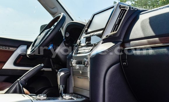 Acheter Import Voiture Toyota Land Cruiser Noir à Import - Dubai, Namibie Acheter Import Voiture Toyota Land Cruiser Noir à Import - Dubai, Namibie