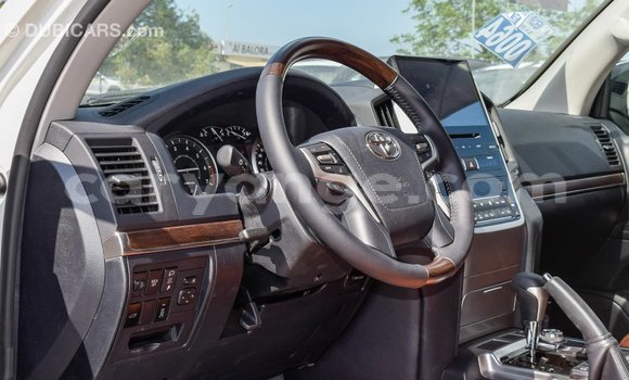 Acheter Import Voiture Toyota Land Cruiser Blanc à Import - Dubai, Namibie Acheter Import Voiture Toyota Land Cruiser Blanc à Import - Dubai, Namibie