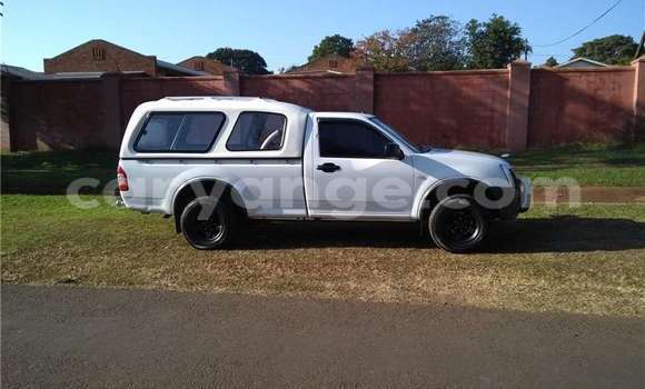 Acheter Occasion Voiture Isuzu KB Blanc à Windhoek, Namibie Acheter Occasion Voiture Isuzu KB Blanc à Windhoek, Namibie