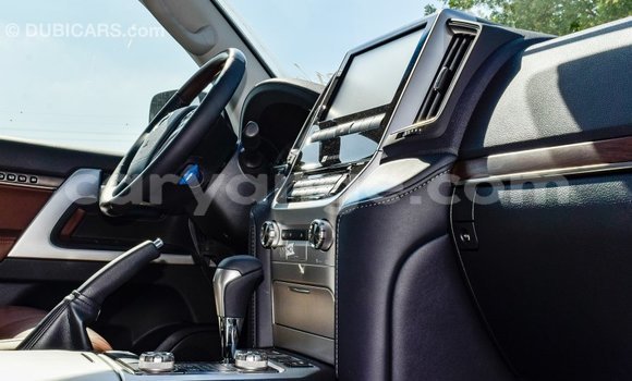 Acheter Import Voiture Toyota Land Cruiser Noir à Import - Dubai, Namibie Acheter Import Voiture Toyota Land Cruiser Noir à Import - Dubai, Namibie