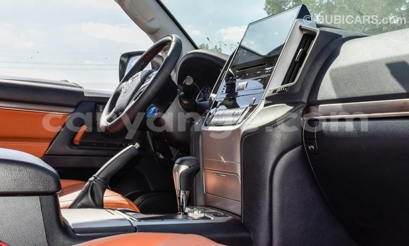 Acheter Import Voiture Toyota Land Cruiser Blanc à Import - Dubai, Namibie Acheter Import Voiture Toyota Land Cruiser Blanc à Import - Dubai, Namibie