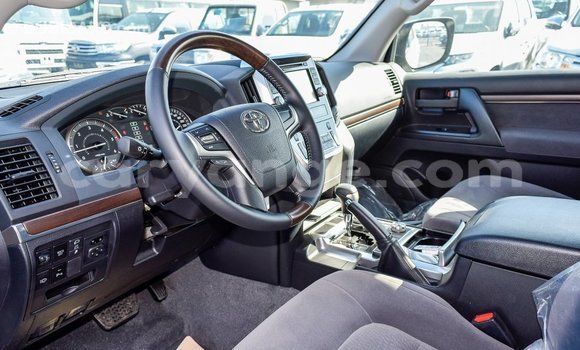 Acheter Import Voiture Toyota Land Cruiser Blanc à Import - Dubai, Namibie Acheter Import Voiture Toyota Land Cruiser Blanc à Import - Dubai, Namibie