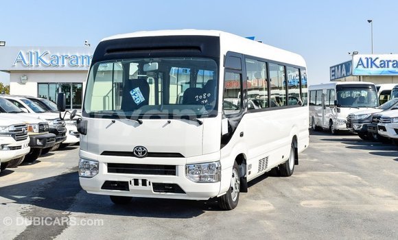 Acheter Import Voiture Toyota Coaster Blanc à Import - Dubai, Namibie Acheter Import Voiture Toyota Coaster Blanc à Import - Dubai, Namibie