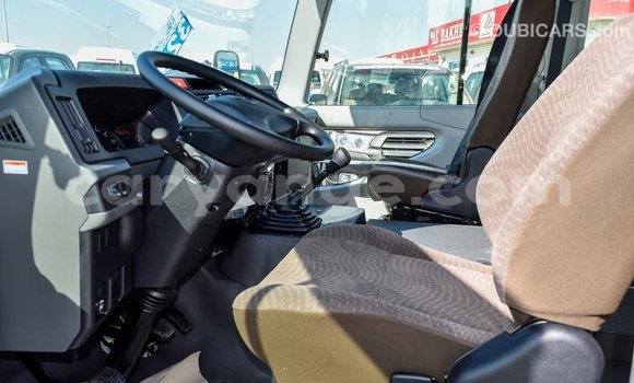 Acheter Import Voiture Toyota Coaster Blanc à Import - Dubai, Namibie Acheter Import Voiture Toyota Coaster Blanc à Import - Dubai, Namibie