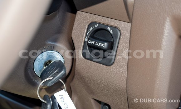 Acheter Import Voiture Toyota Land Cruiser Beige à Import - Dubai, Namibie Acheter Import Voiture Toyota Land Cruiser Beige à Import - Dubai, Namibie