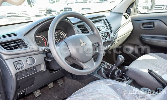 Acheter Import Voiture Mitsubishi L200 Blanc à Import - Dubai, Namibie Acheter Import Voiture Mitsubishi L200 Blanc à Import - Dubai, Namibie