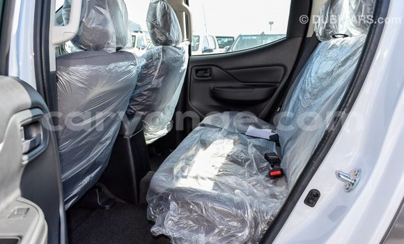 Acheter Import Voiture Mitsubishi L200 Blanc à Import - Dubai, Namibie Acheter Import Voiture Mitsubishi L200 Blanc à Import - Dubai, Namibie