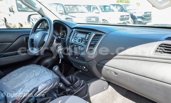 Acheter Import Voiture Mitsubishi L200 Blanc à Import - Dubai, Namibie Acheter Import Voiture Mitsubishi L200 Blanc à Import - Dubai, Namibie