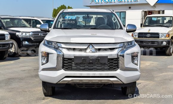 Acheter Import Voiture Mitsubishi L200 Blanc à Import - Dubai, Namibie Acheter Import Voiture Mitsubishi L200 Blanc à Import - Dubai, Namibie