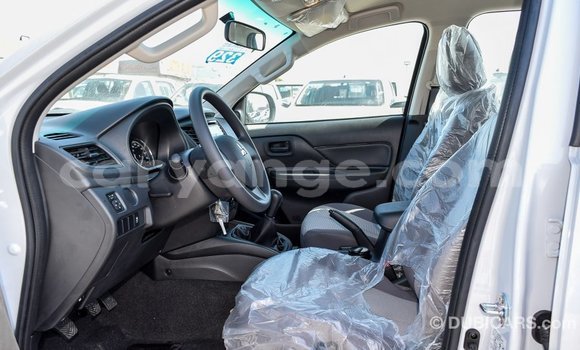 Acheter Import Voiture Mitsubishi L200 Blanc à Import - Dubai, Namibie Acheter Import Voiture Mitsubishi L200 Blanc à Import - Dubai, Namibie