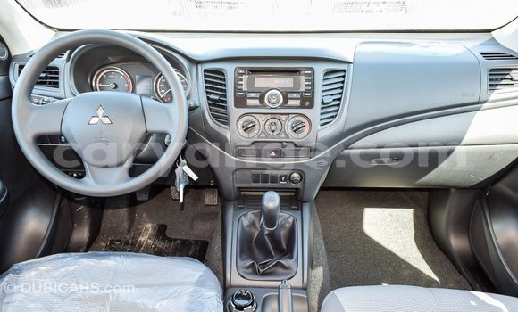 Acheter Import Voiture Mitsubishi L200 Blanc à Import - Dubai, Namibie Acheter Import Voiture Mitsubishi L200 Blanc à Import - Dubai, Namibie
