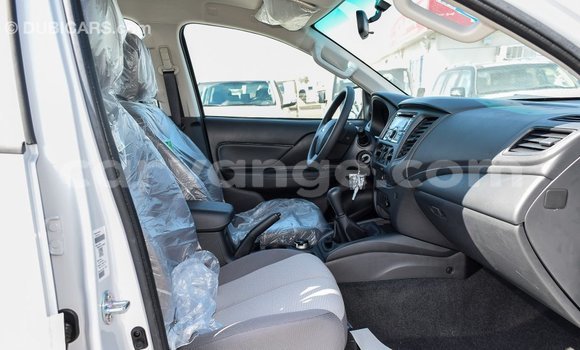 Acheter Import Voiture Mitsubishi L200 Blanc à Import - Dubai, Namibie Acheter Import Voiture Mitsubishi L200 Blanc à Import - Dubai, Namibie