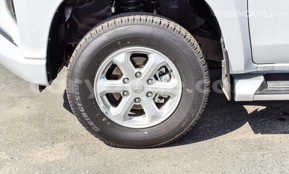 Acheter Import Voiture Mitsubishi L200 Blanc à Import - Dubai, Namibie Acheter Import Voiture Mitsubishi L200 Blanc à Import - Dubai, Namibie