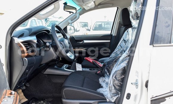 Acheter Import Voiture Toyota Hilux Blanc à Import - Dubai, Namibie Acheter Import Voiture Toyota Hilux Blanc à Import - Dubai, Namibie