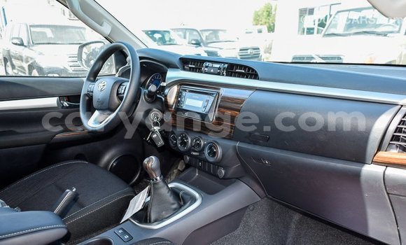 Acheter Import Voiture Toyota Hilux Blanc à Import - Dubai, Namibie Acheter Import Voiture Toyota Hilux Blanc à Import - Dubai, Namibie