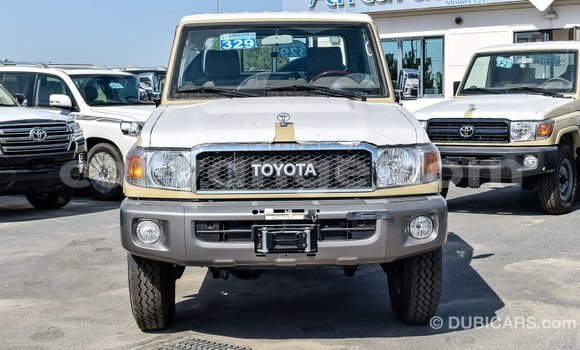 Acheter Import Voiture Toyota Land Cruiser Beige à Import - Dubai, Namibie Acheter Import Voiture Toyota Land Cruiser Beige à Import - Dubai, Namibie