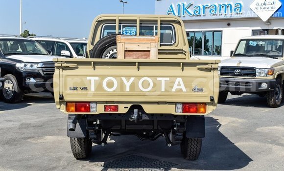 Acheter Import Voiture Toyota Land Cruiser Beige à Import - Dubai, Namibie Acheter Import Voiture Toyota Land Cruiser Beige à Import - Dubai, Namibie