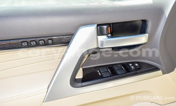 Acheter Import Voiture Toyota Land Cruiser Blanc à Import - Dubai, Namibie Acheter Import Voiture Toyota Land Cruiser Blanc à Import - Dubai, Namibie