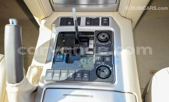 Acheter Import Voiture Toyota Land Cruiser Blanc à Import - Dubai, Namibie Acheter Import Voiture Toyota Land Cruiser Blanc à Import - Dubai, Namibie
