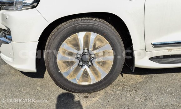 Acheter Import Voiture Toyota Land Cruiser Blanc à Import - Dubai, Namibie Acheter Import Voiture Toyota Land Cruiser Blanc à Import - Dubai, Namibie