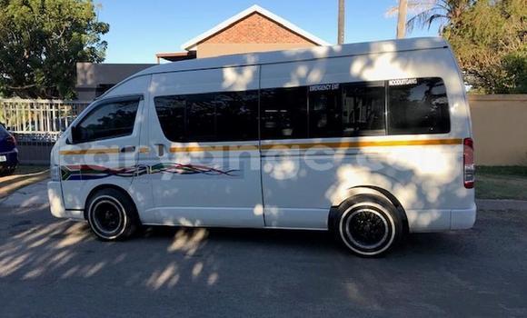Acheter Occasion Voiture Toyota 2000GT Blanc à Windhoek, Namibie Acheter Occasion Voiture Toyota 2000GT Blanc à Windhoek, Namibie