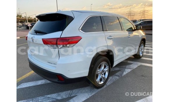 Acheter Import Voiture Toyota Highlander Blanc à Import - Dubai, Namibie Acheter Import Voiture Toyota Highlander Blanc à Import - Dubai, Namibie