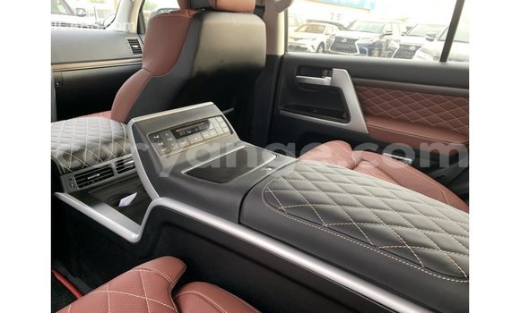 Acheter Import Voiture Toyota Land Cruiser Noir à Import - Dubai, Namibie Acheter Import Voiture Toyota Land Cruiser Noir à Import - Dubai, Namibie