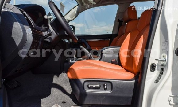 Acheter Import Voiture Toyota Land Cruiser Blanc à Import - Dubai, Namibie Acheter Import Voiture Toyota Land Cruiser Blanc à Import - Dubai, Namibie