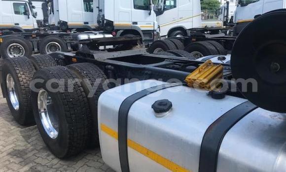 Acheter Occasion Utilitaire Mercedes‒Benz 2644 Blanc à Grootfontein, Namibie Acheter Occasion Utilitaire Mercedes‒Benz 2644 Blanc à Grootfontein, Namibie